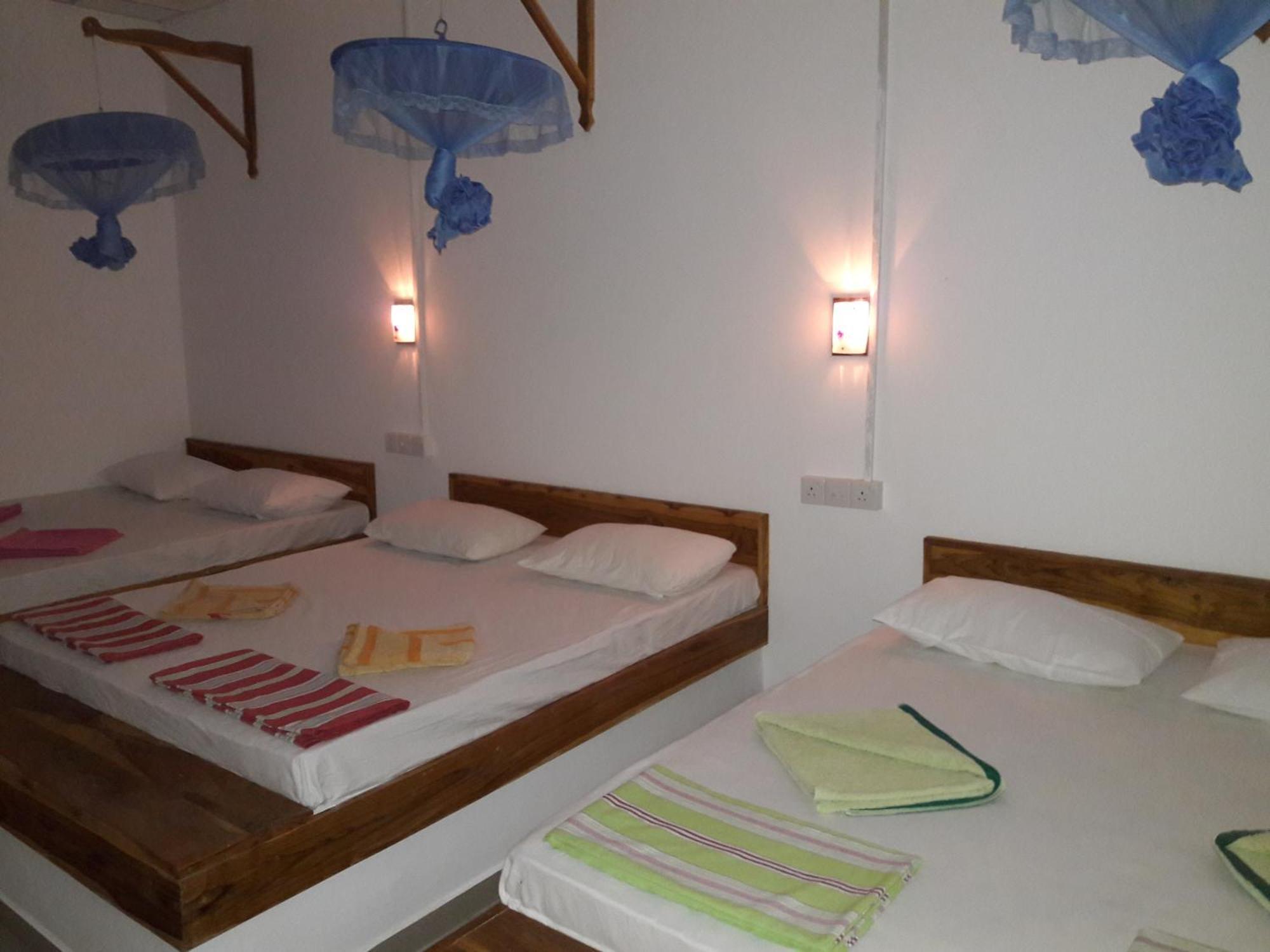 Share Safari House Udawalawe Bed and Breakfast Buitenkant foto