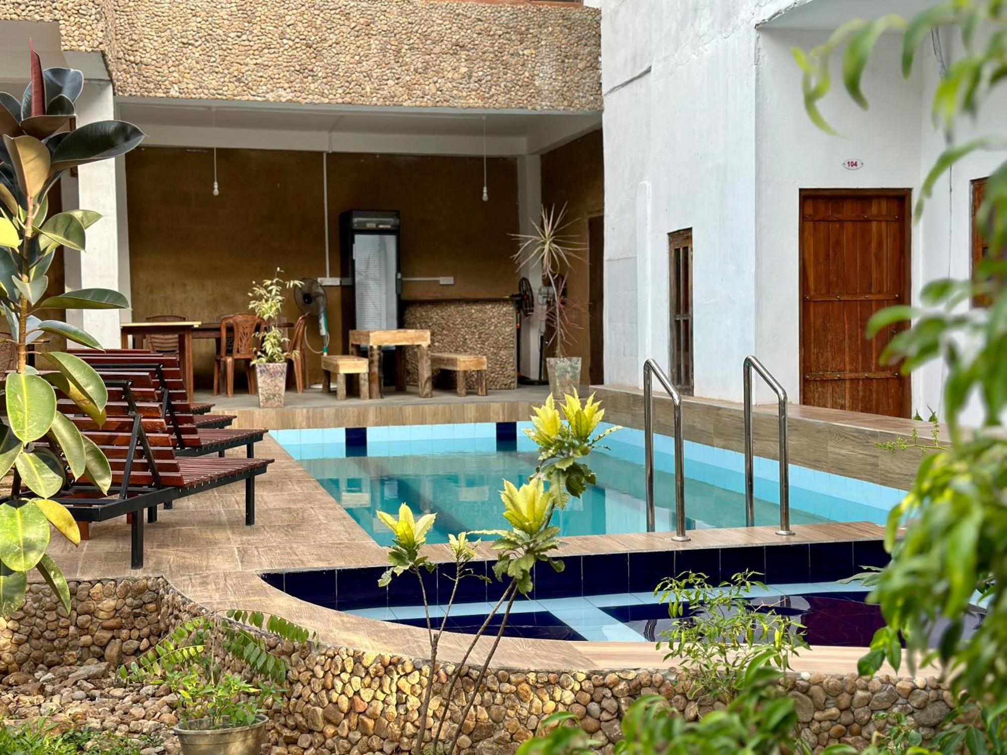 Share Safari House Udawalawe Bed and Breakfast Buitenkant foto