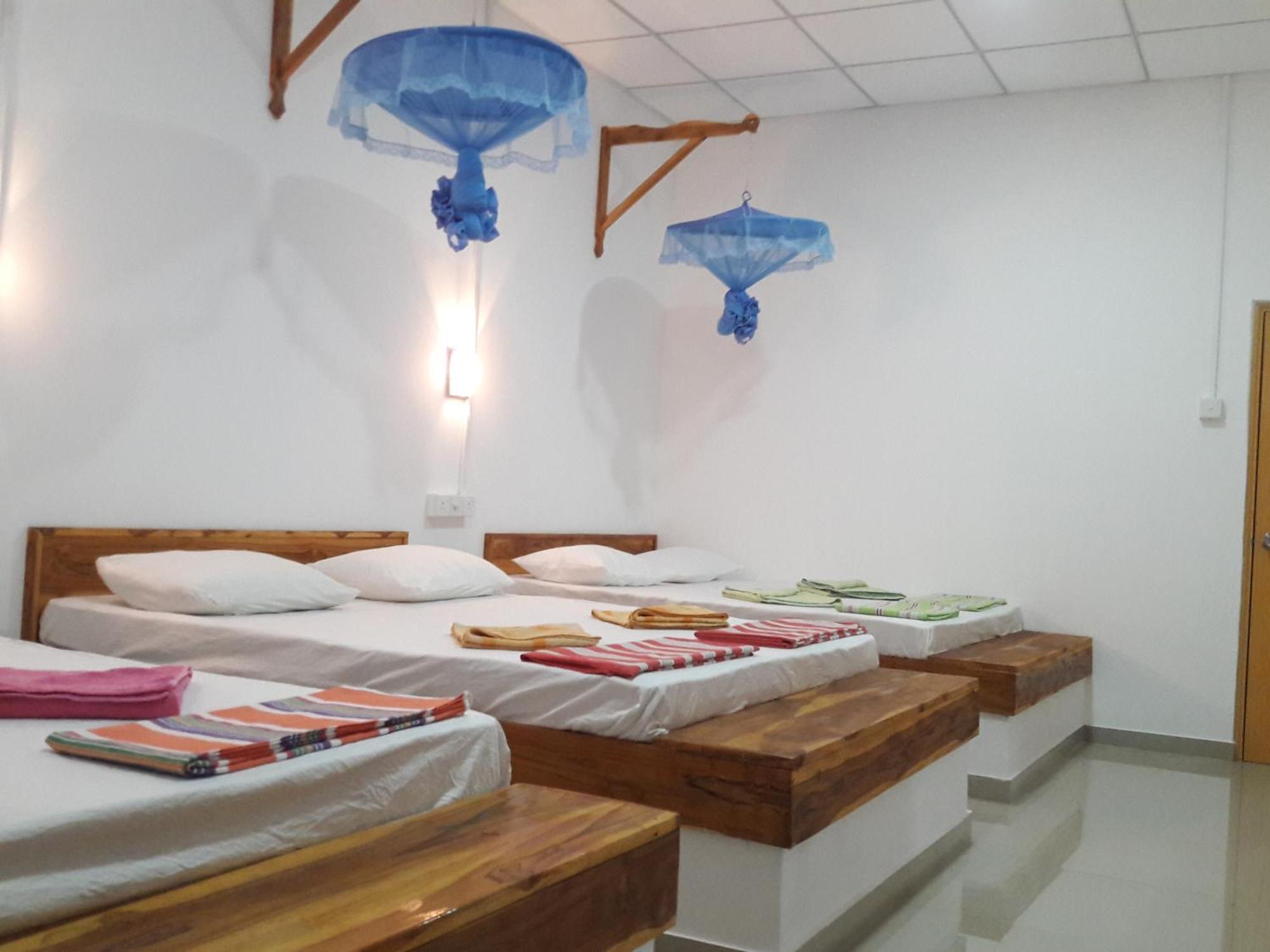Share Safari House Udawalawe Bed and Breakfast Buitenkant foto