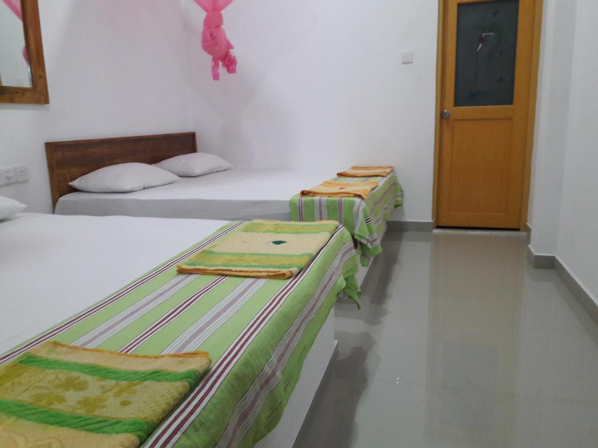 Share Safari House Udawalawe Bed and Breakfast Buitenkant foto