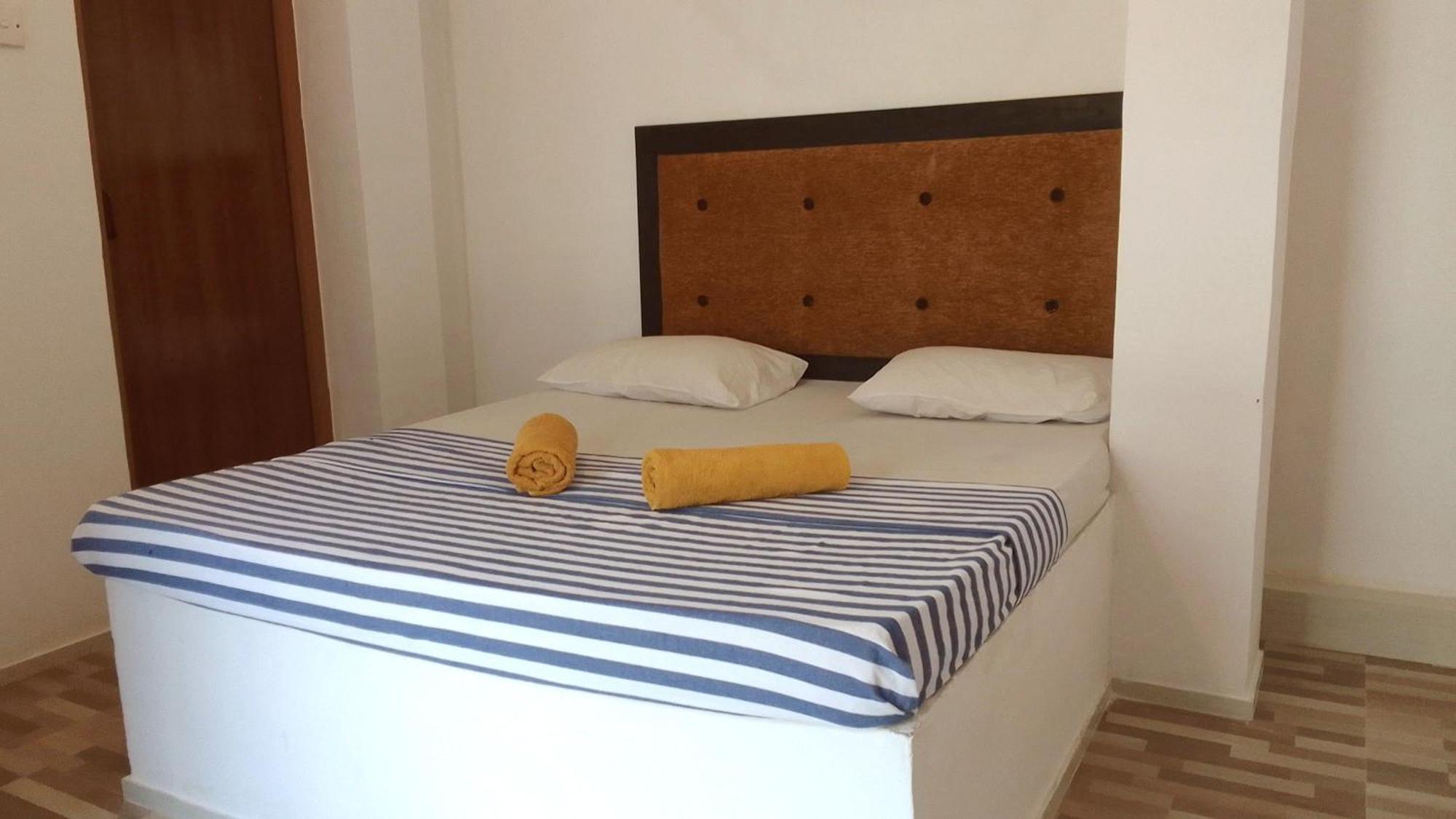 Share Safari House Udawalawe Bed and Breakfast Buitenkant foto